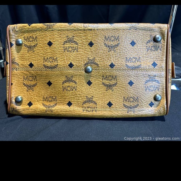 MCM Boston style Handbag in great shape - Picture 4 of 7